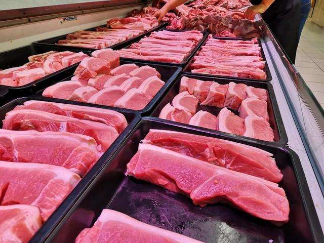 综合报道丨猪肉价格连续两周下跌 将迎近三年来猪肉价最低的元旦春节