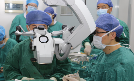 十堰一家医院成功将猪角膜移植到人眼